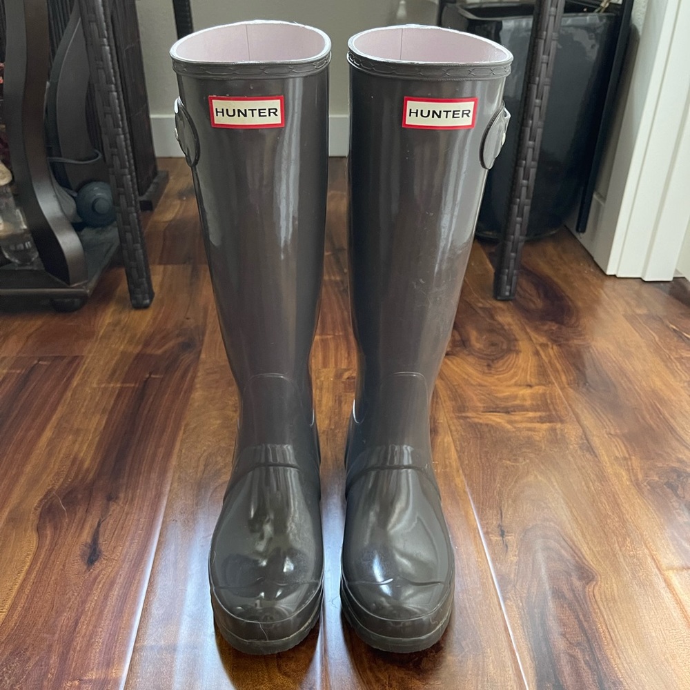 Hunter Original Tall Glossy Rain Boots size 6